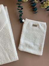 Load image into Gallery viewer, Sheep Bath Towel With Glove-White
