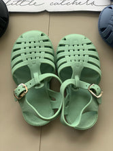Load image into Gallery viewer, Beach Sandals(22-27)
