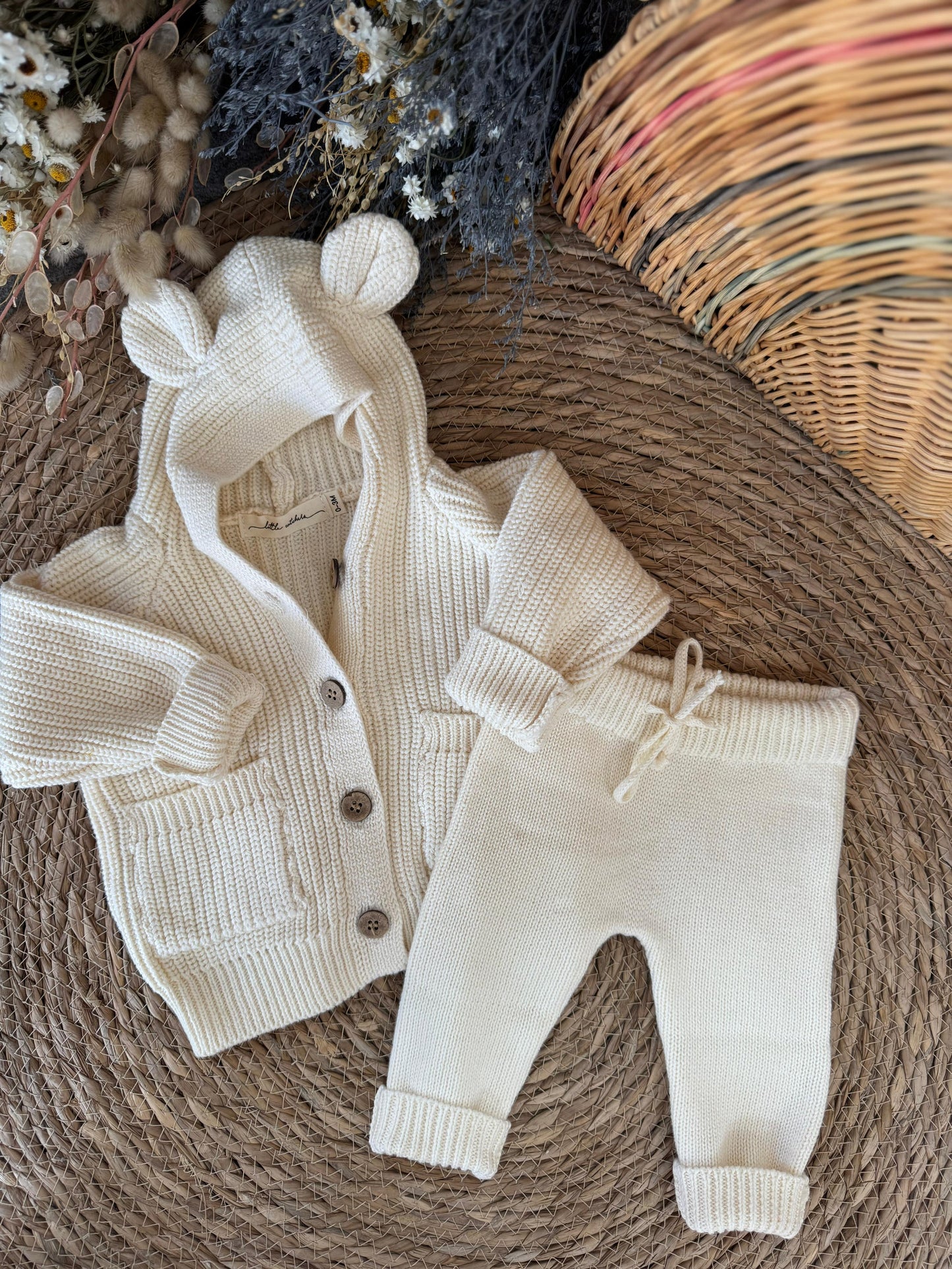Honeybear Knit set-off white