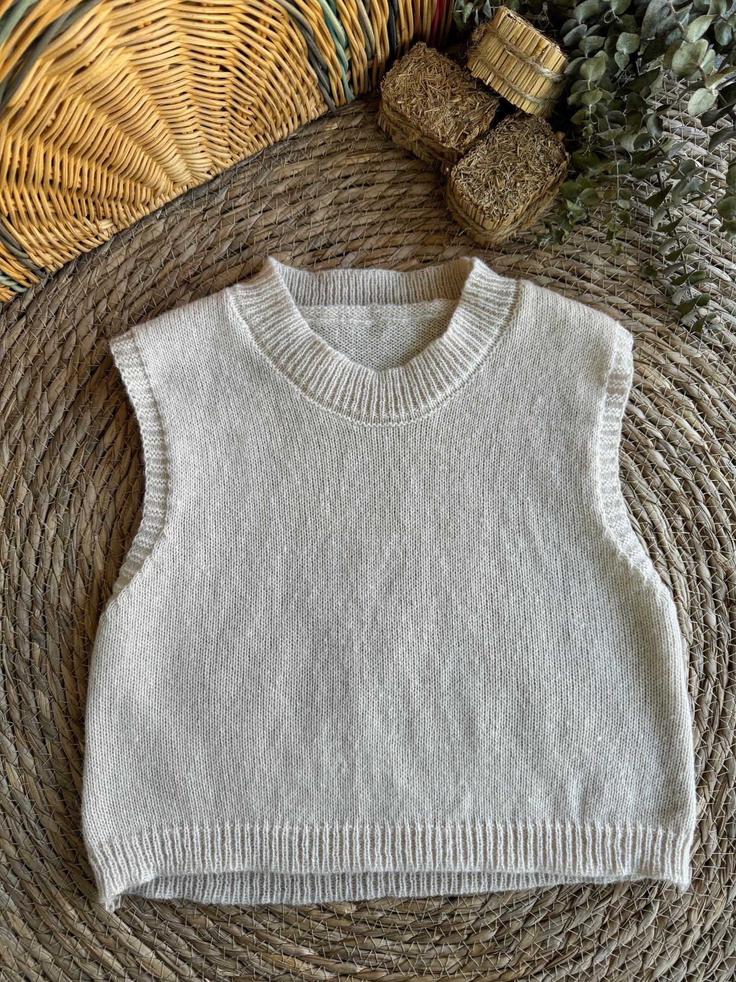 Knitted Vest - Beige