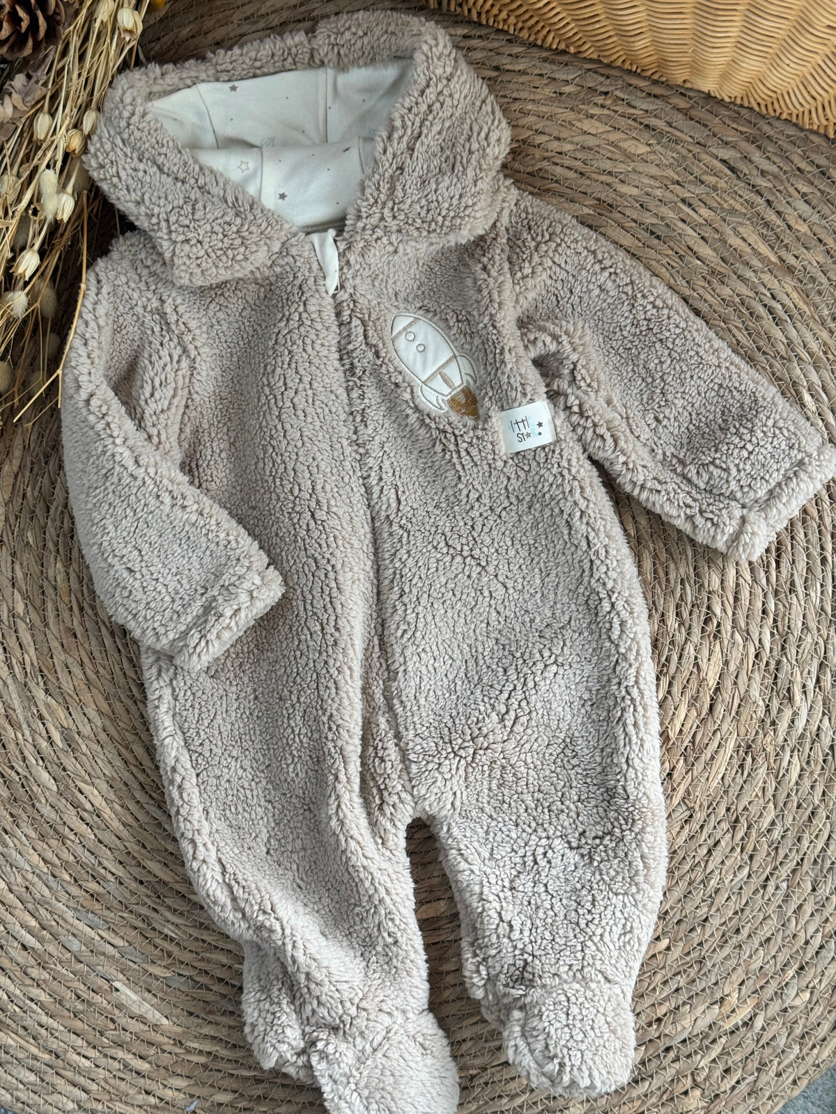 Space Sherpa numpsuit-Beige