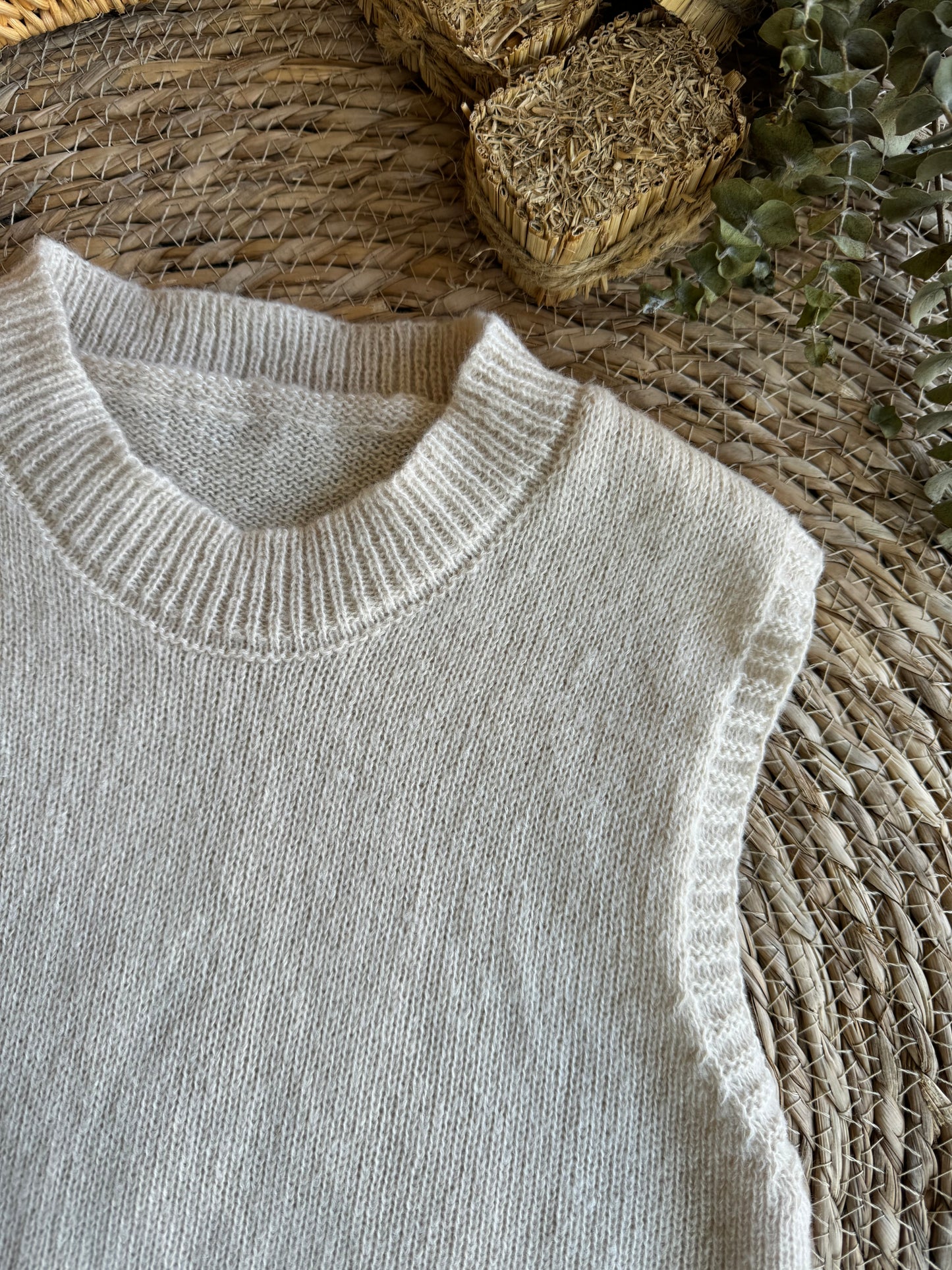 Knitted Vest - Beige