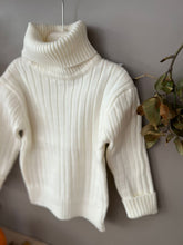 Load image into Gallery viewer, Turtleneck-off white

