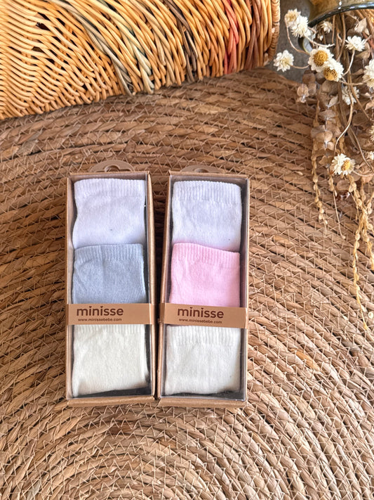 6 pairs of socks in one box size 0-3 m