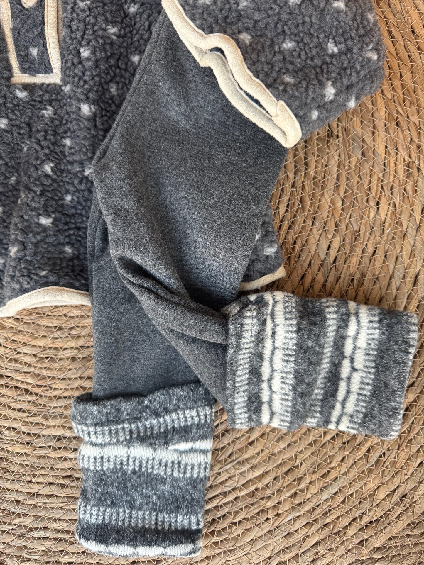 Winter Cozy Fleece Set – Charcoal Snow
