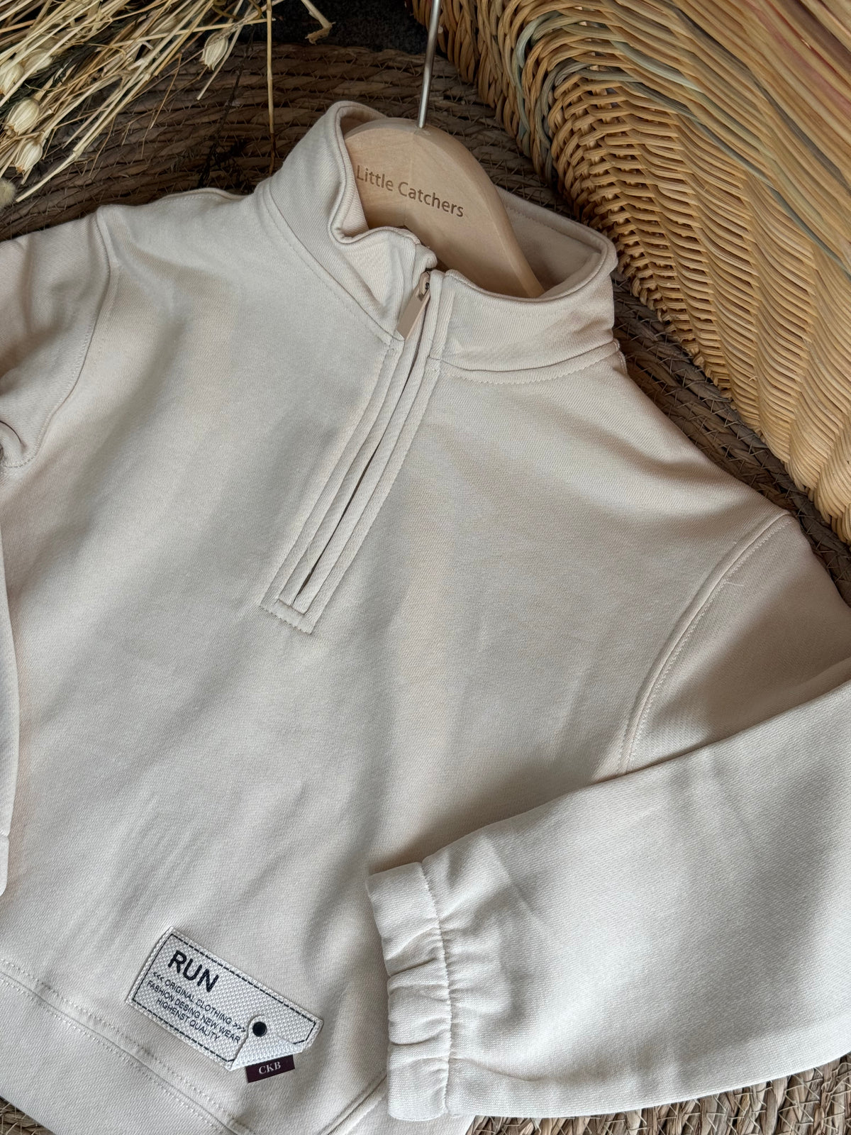 Cream Minimalist Quarter-Zip High-Neck Sweatshirt