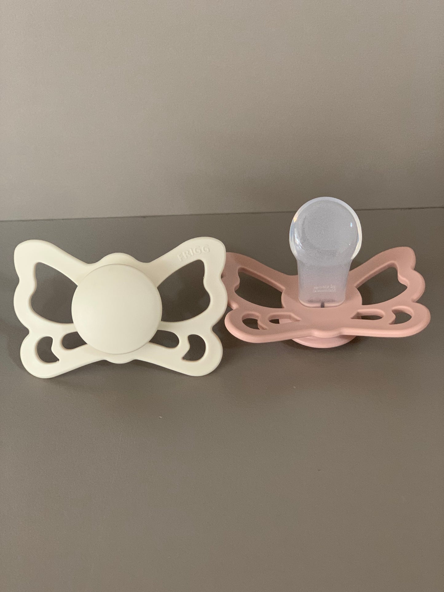 FRIGG Pacifier Butterfly-Set of 2-Cream/Dusty Pink