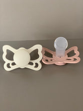 Load image into Gallery viewer, FRIGG Pacifier Butterfly-Set of 2-Cream/Dusty Pink
