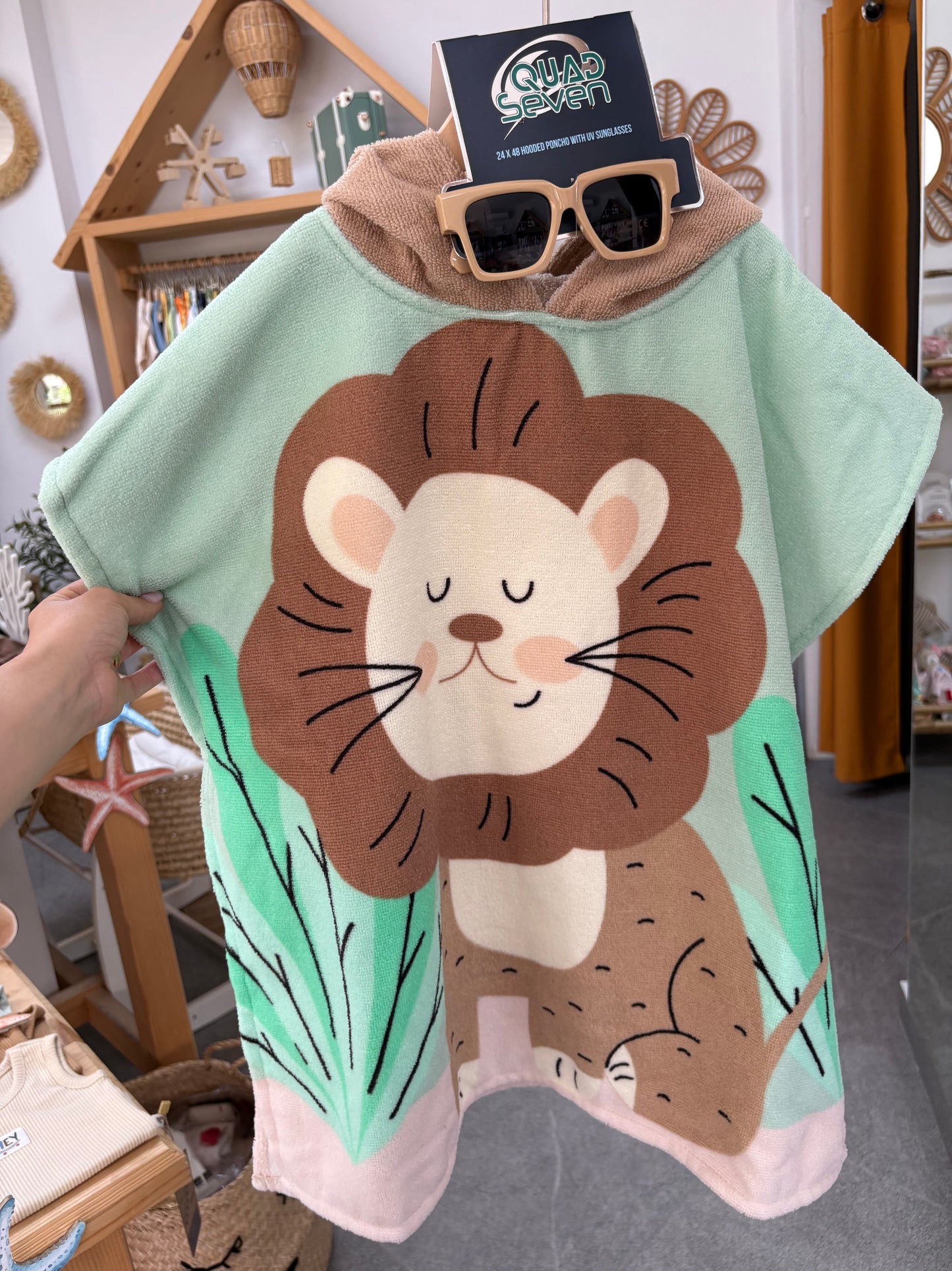 Beach hooded bath towel-Lion Brown
