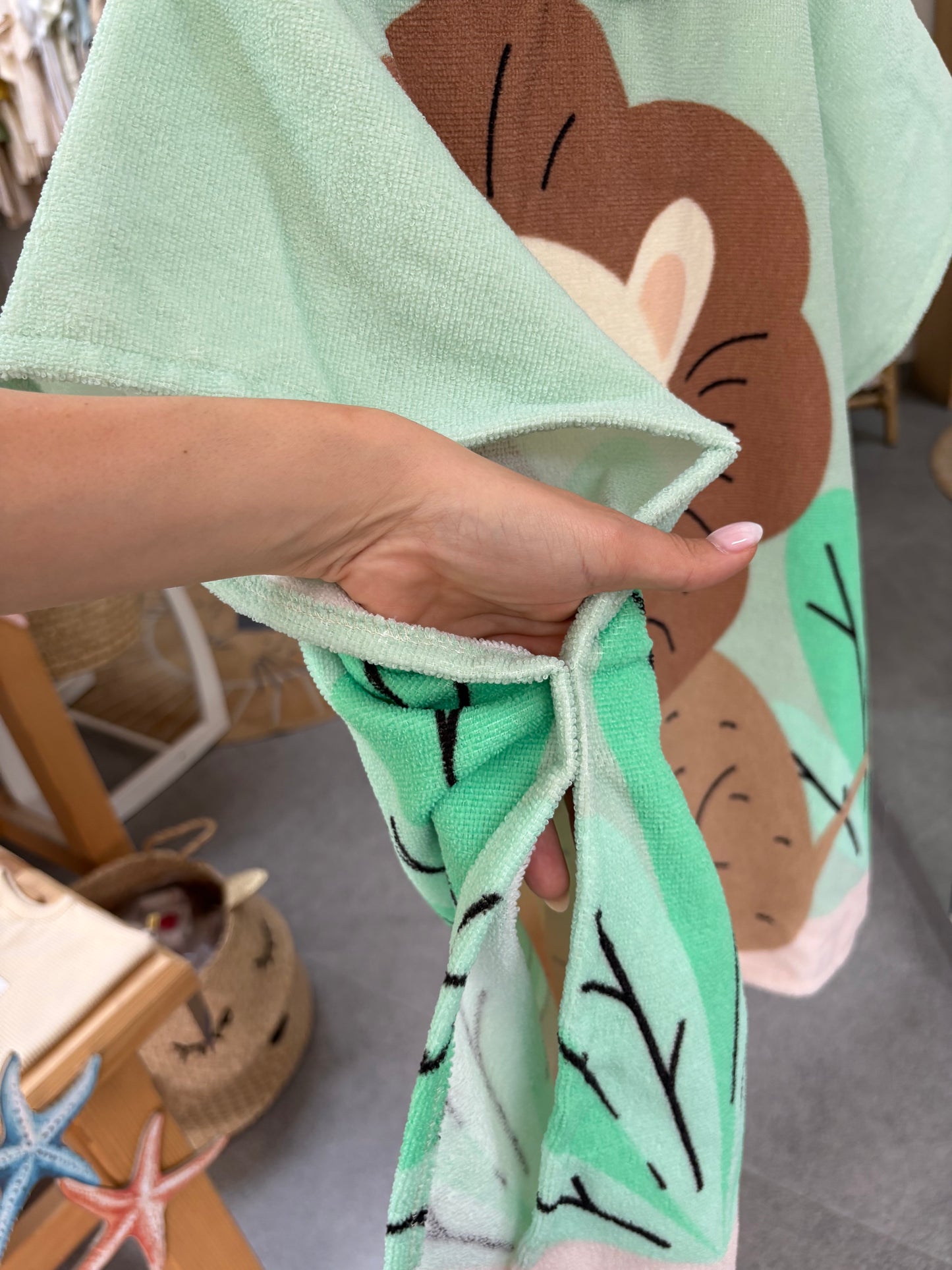 Beach hooded bath towel-Lion Brown