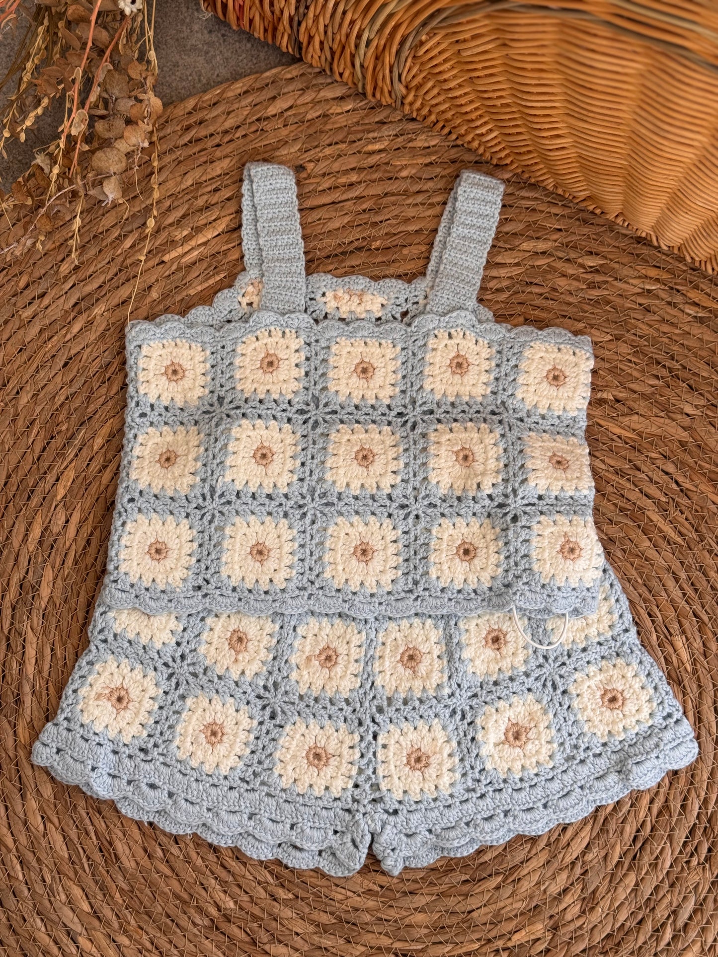 Cloudy 	Daisy Crochet Set