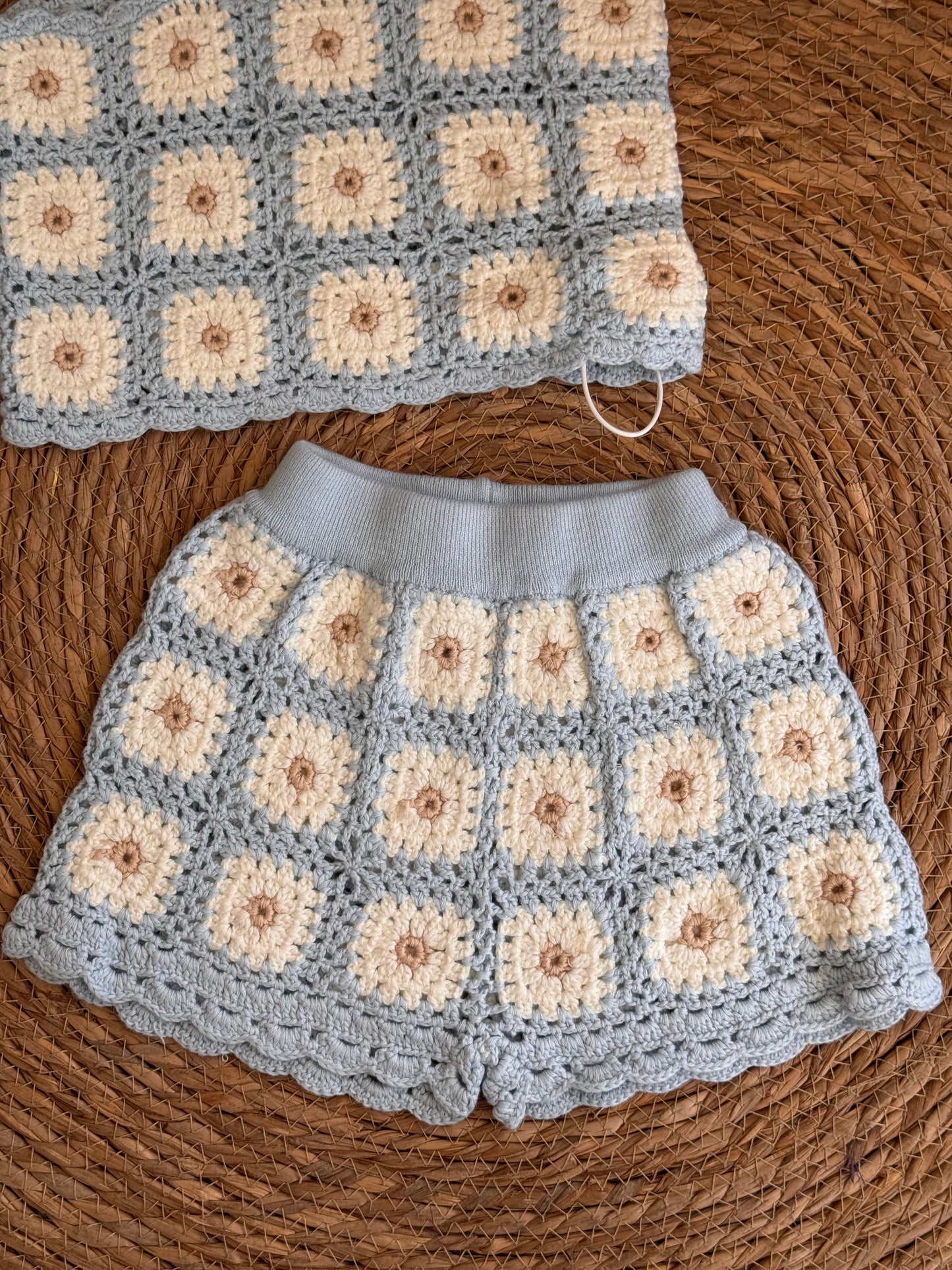 Cloudy 	Daisy Crochet Set