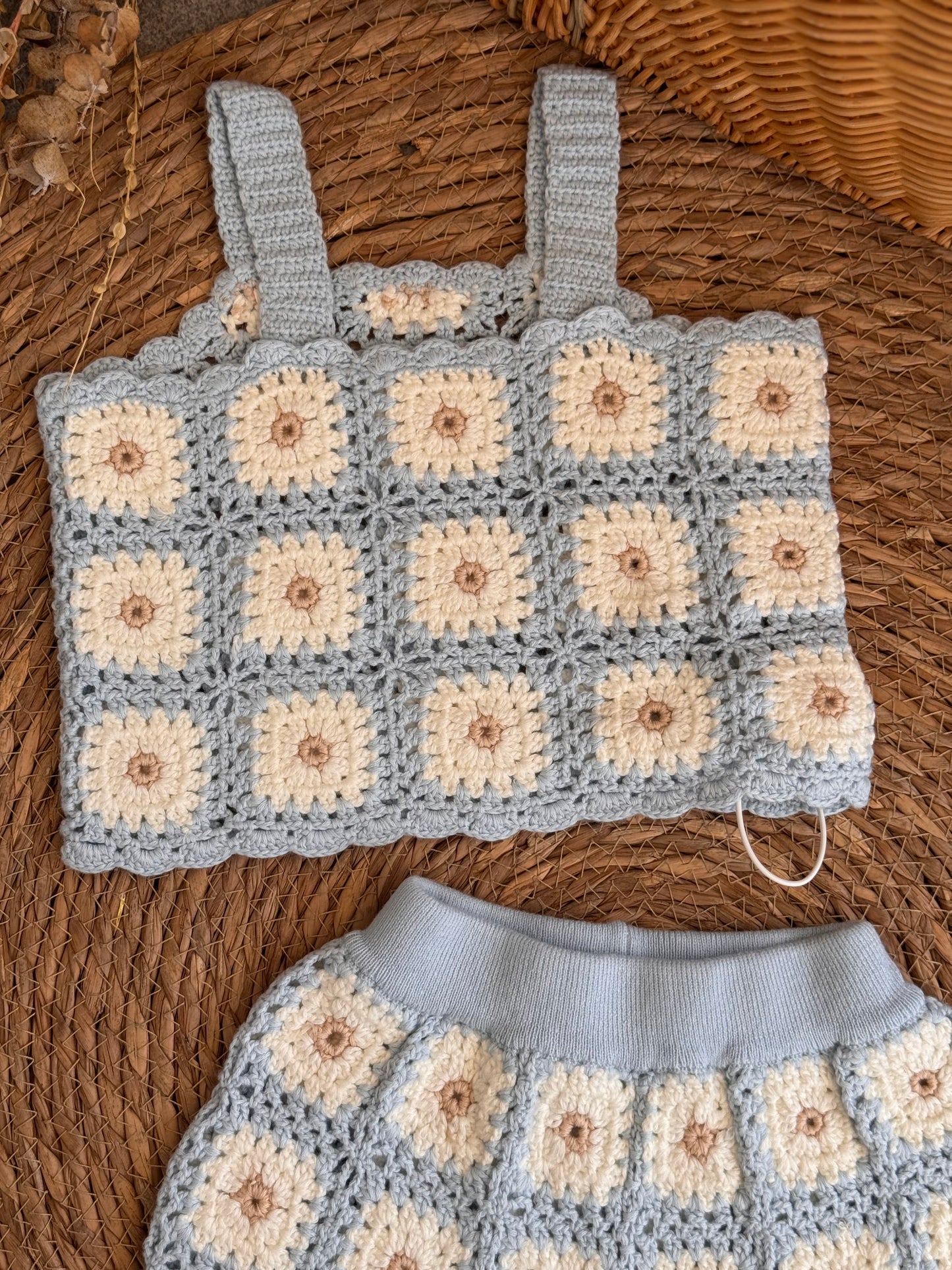 Cloudy 	Daisy Crochet Set